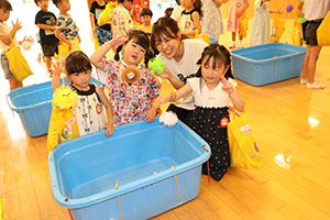 エンゼル七夕まつり　ヨーヨーすくい　年長・2歳児クラス
