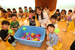 エンゼル七夕まつり　ヨーヨーすくい　年長・2歳児クラス