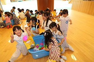 エンゼル七夕まつり　ヨーヨーすくい　年長・2歳児クラス