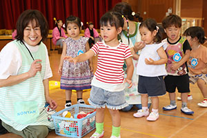 エンゼル七夕まつり　おかしのつかみどり・的あて・わなげ　年長　　NO.1