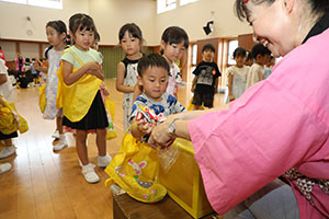 エンゼル七夕まつり　おかしのつかみどり・的あて・わなげ　年長　　NO.1