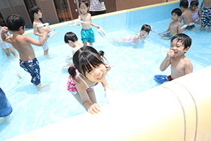 2階のプール　楽しかったね！　E