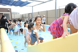 2階のプール　楽しかったね！　C