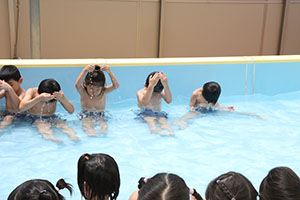 2階のプール　楽しかったね！　A