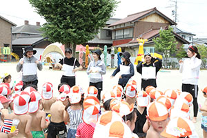 7月生まれのお誕生会　ー 水鉄砲 ー　年少組