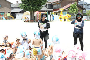 7月生まれのお誕生会　ー 水鉄砲 ー　年少組