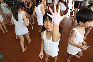 7月生まれのお誕生会　ーボディペインティングー　年長組