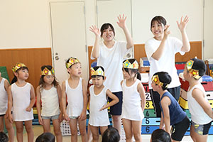7月生まれのお誕生会　ーボディペインティングー　年長組