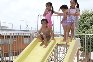 プール　気持ちよかったね　ばら・すみれ
