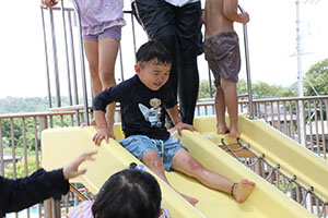 プール　気持ちよかったね　ばら・すみれ