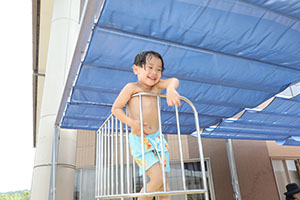 プール　気持ちよかったね　ばら・すみれ