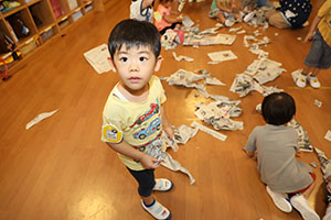 新聞紙あそび　あひる