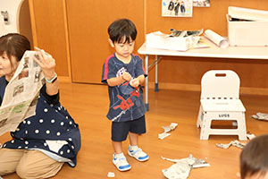 新聞紙あそび　あひる