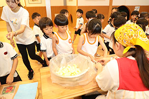 年長お泊り保育１・いってきます・野菜切り体験