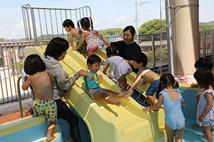 8月生まれのお誕生会　ー金魚すくいー　ひよこ・あひる・ぺんぎん