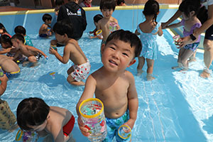 8月生まれのお誕生会　ー金魚すくいー　ひよこ・あひる・ぺんぎん