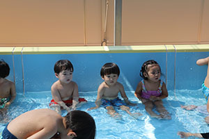 8月生まれのお誕生会　ー金魚すくいー　ひよこ・あひる・ぺんぎん