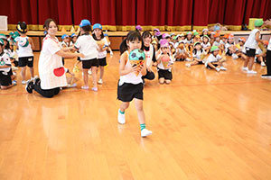 8月生まれのお誕生会　ーいろいろリレーー　年長組