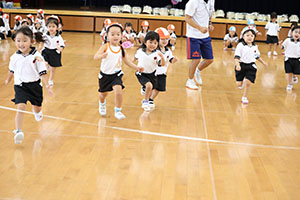 体操教室　ーかけっこー　きりん・こあら