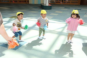 運動会　リズム活動の練習　2歳児クラス