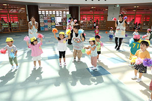 運動会　リズム活動の練習　2歳児クラス