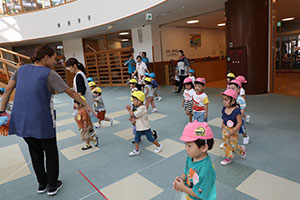 運動会　リズム活動の練習　2歳児クラス
