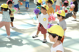 運動会　リズム活動の練習　2歳児クラス