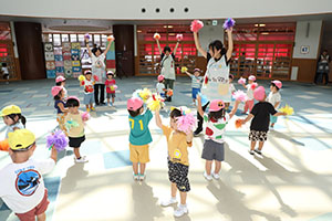 運動会　リズム活動の練習　2歳児クラス