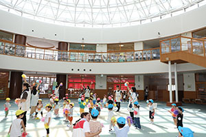 運動会　リズム活動の練習　2歳児クラス