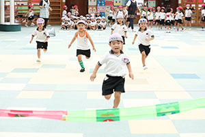 運動会の活動　かけっこ　　すみれ・ばら