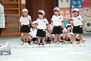 運動会の活動　かけっこ　　すみれ・ばら