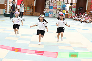 運動会の活動　かけっこ　　すみれ・ばら