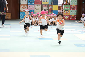 運動会の活動　かけっこ　　すみれ・ばら