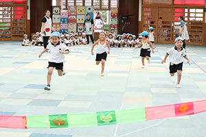運動会の活動　かけっこ　　ひまわり・さくら・たんぽぽ