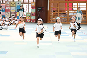 運動会の活動　かけっこ　　ひまわり・さくら・たんぽぽ