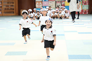 運動会の活動　かけっこ　　ひまわり・さくら・たんぽぽ