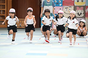 運動会の活動　かけっこ　　ひまわり・さくら・たんぽぽ