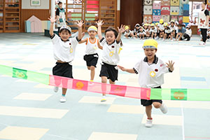 運動会の活動　かけっこ　　ひまわり・さくら・たんぽぽ