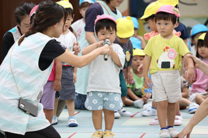 かけっこの活動　2歳児クラス