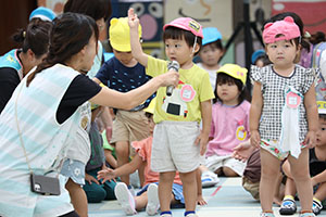 かけっこの活動　2歳児クラス