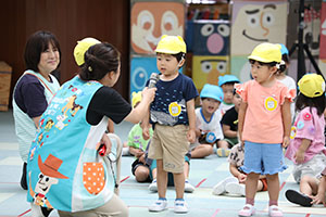 かけっこの活動　2歳児クラス