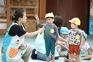 かけっこの活動　2歳児クラス
