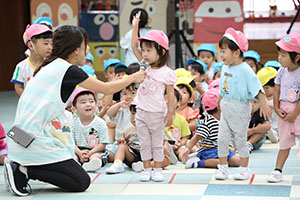 かけっこの活動　2歳児クラス