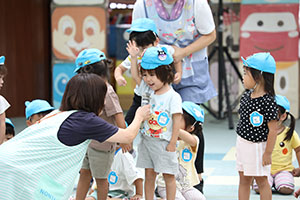 かけっこの活動　2歳児クラス