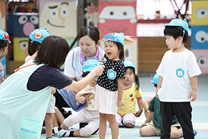 かけっこの活動　2歳児クラス