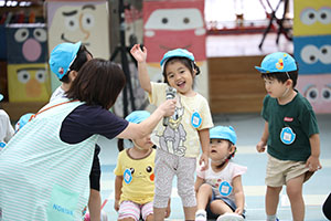かけっこの活動　2歳児クラス