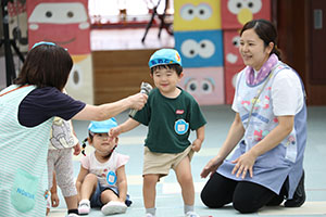 かけっこの活動　2歳児クラス