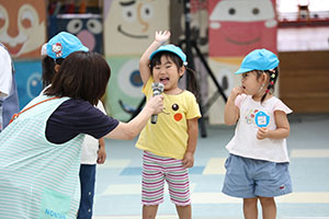 かけっこの活動　2歳児クラス