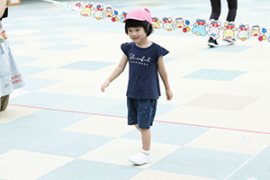 かけっこの活動　2歳児クラス