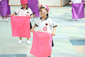 運動会　リズム活動の練習　ばら・すみれ